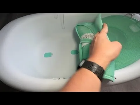 baby bathtub newborn